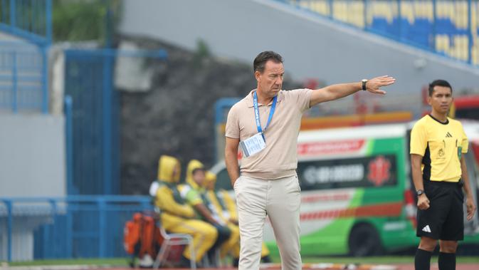 jean-paul-van-gastel-antusias-pss-promosi:-derby-diy-kembali,-kontrak-di-psim-hampir-beres