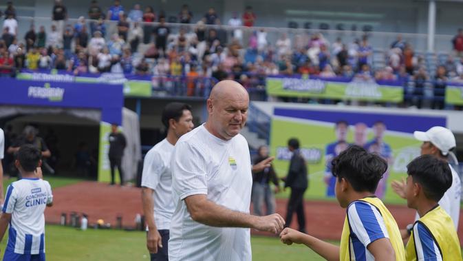 bri-super-league:-yakin-persija-tampil-all-out,-bojan-hodak-minta-persib-waspada