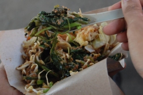 pulang-kampung-ke-ngawi-saja,-nasi-pecel-masih-rp-5.000