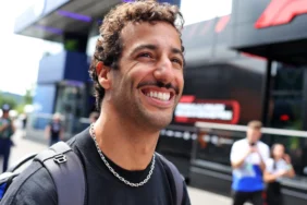 daniel-ricciardo-kembali-ke-paddock-di-indy-500