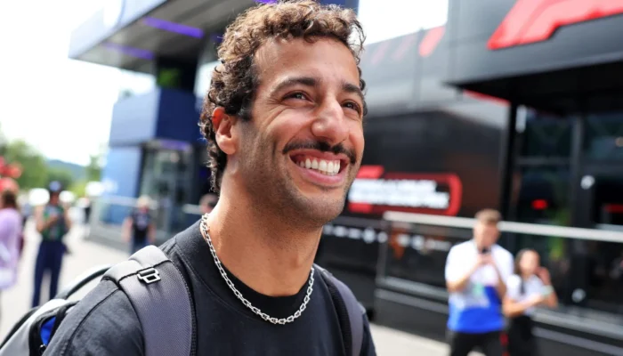 daniel-ricciardo-kembali-ke-paddock-di-indy-500
