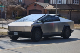 penarikan-terbaru-tesla?-roda-cybertruck-bisa-jatuh