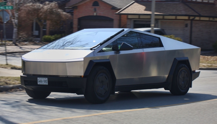 penarikan-terbaru-tesla?-roda-cybertruck-bisa-jatuh