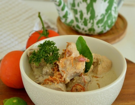 apa-saja-bumbu-opor-ayam?-simak-rahasia-kuah-gurihnya