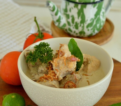 apa-saja-bumbu-opor-ayam?-simak-rahasia-kuah-gurihnya