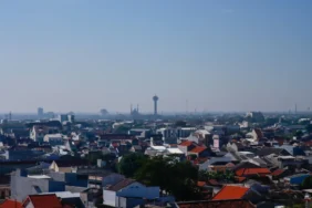 4-taman-semarang-yang-cocok-untuk-merenungi-hidup,-kursi-besi-indomaret-minggir-dulu