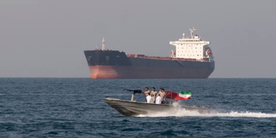 Iran Menggunakan Perahu 'Nyamuk' Kecil untuk Menutup Selat Hormuz