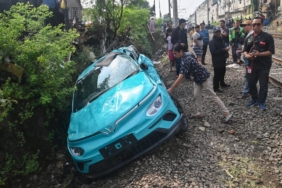 kecelakaan-kereta-di-bekasi:-knkt-cek-black-box-taksi-green-sm