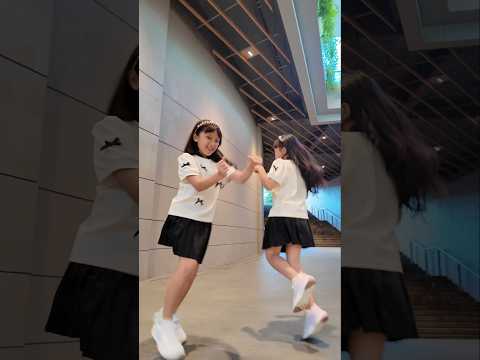 Kicau Mania Dance Trend #jogetseru #trends #shorts #twins #kembar
