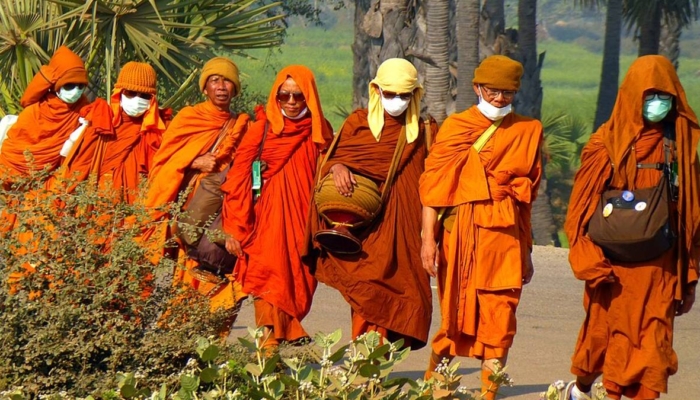 biksu-dari-berbagai-negara-jalan-kaki-ke-borobudur,-apa-sih-tujuannya?