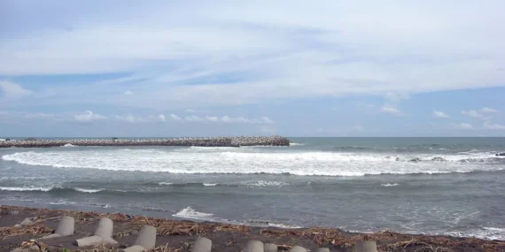 Pantai Glagah Disebut Bali-nya Jogja, dan Saya Tidak Tahu Harus Senang atau Khawatir