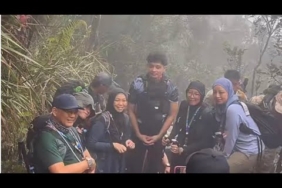 Tengku Hassanal Naik Gunung Kinabalu, Pendaki Teruja Dapat Bergambar Bersama Tengku Mahkota Pahang