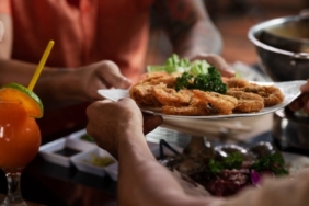 tempat-makan-enak-di-cirebon-untuk-sarapan-dan-makan-malam
