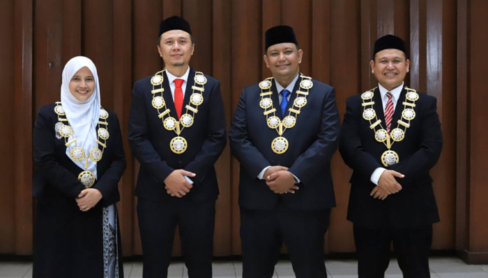 usk-pecah-telur:-rina-oktari-disebut-jadi-perempuan-pertama-yang-duduk-di-kursi-wakil-rektor