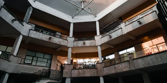 Mal-Mal Jombang Kelewat Jadul Bikin Warlok Lebih Senang Ngemal di Mojokerto atau Kediri