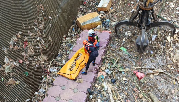 pelajar-smp-yang-tenggelam-di-sungai-ciliwung-depok-ditemukan-meninggal-di-jakarta-selatan