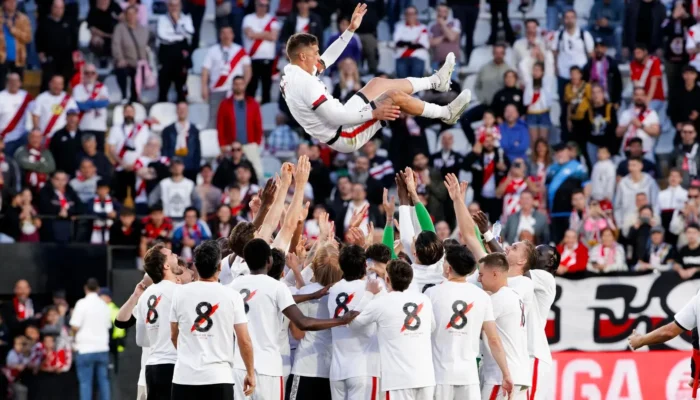 pemain-rayo-vallecano-traktir-bir-usai-penghormatan-trejo