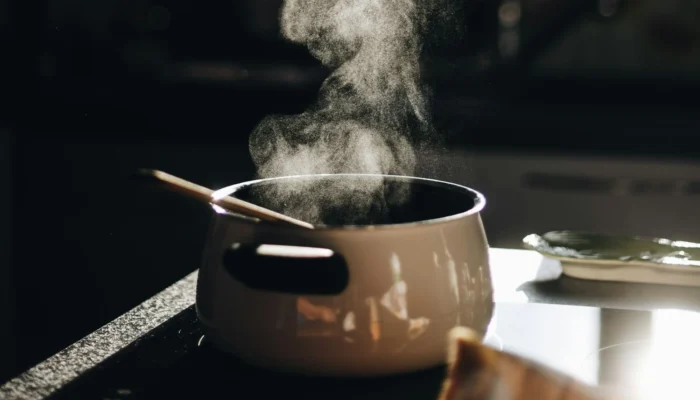 siasat-hidup-hemat-in-this-economy,-beli-lauk-di-luar-dan-memasak-nasi-sendiri