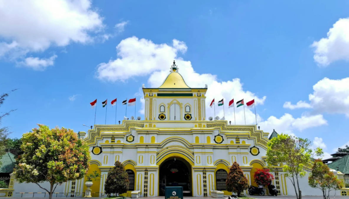 masjid-agung-sumenep,-salah-satu-masjid-tertua-di-nusantara-dengan-akulturasi-empat-budaya