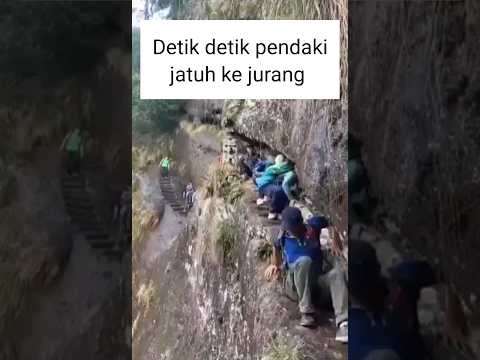 Detik detik pendaki jatuh ke jurang #scary #shorts