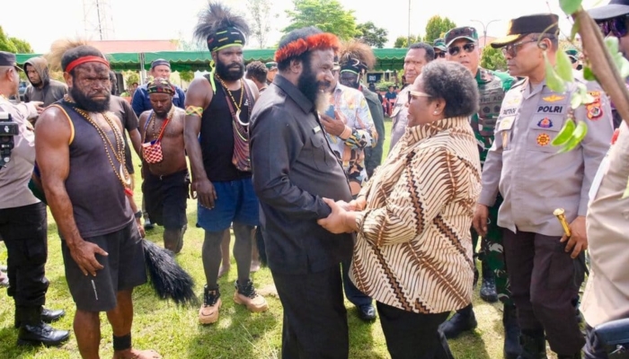 wamendagri-kawal-ritual-adat-damai-perang-suku-di-wamena