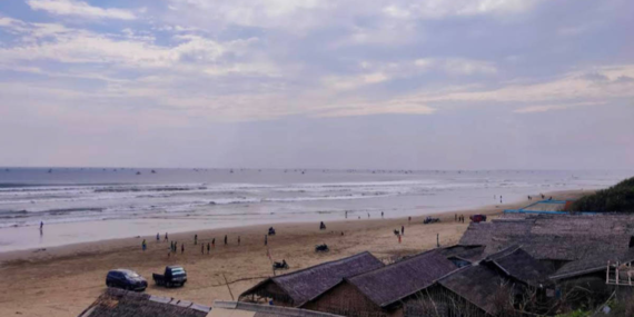 Pantai Bagedur Lebak, Garis Pantai Panjang dengan Pasir yang Padat