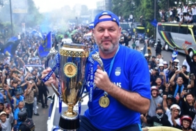 bojan-hodak-dikabarkan-tinggalkan-persib-bandung,-akhiri-era-emas-3-gelar