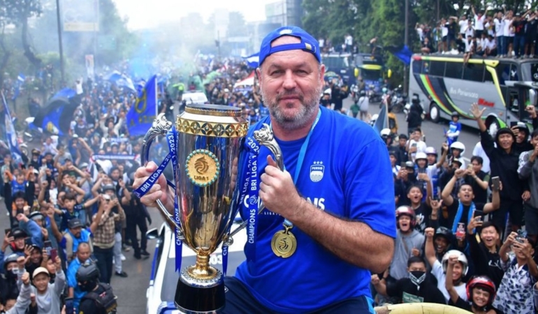 bojan-hodak-dikabarkan-tinggalkan-persib-bandung,-akhiri-era-emas-3-gelar