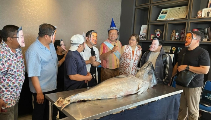 pengusaha-asal-bandung-pamerkan-ikan-tuna-raksasa