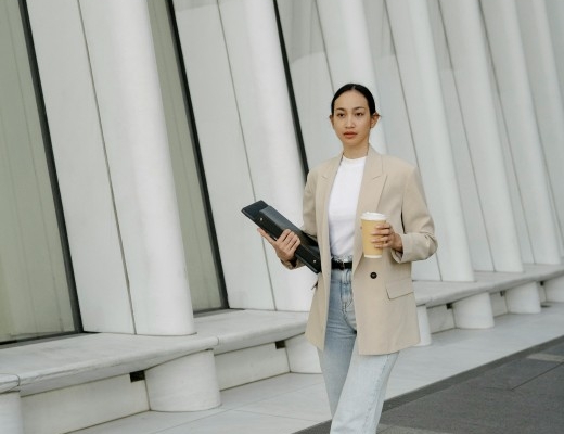 7-tips-pakai-jeans-ke-kantor-agar-tetap-terlihat-rapi