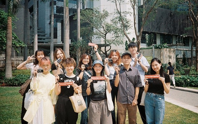 lomowalk-color-hunt:-piecing-together-the-city’s-colorful-landscapes-with-lomo-mc-a