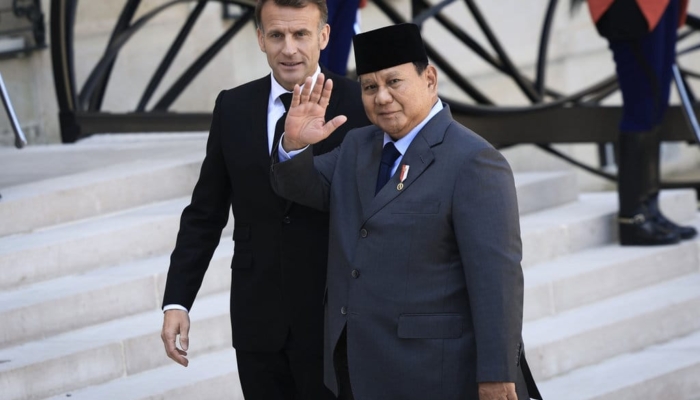 menlu:-prabowo-ke-paris-penuhi-undangan-macron-yang-tertunda