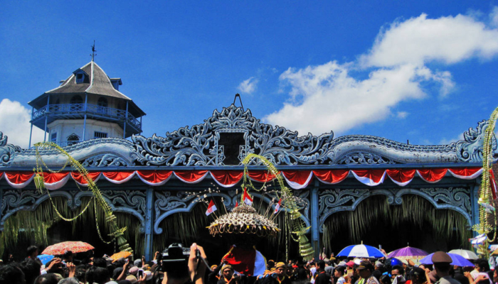grebeg-besar-keraton-surakarta:-jejak-syukur,-doa,-dan-harmoni-budaya-jawa