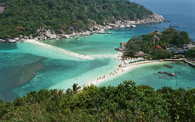 around-the-world-in-analogue:-seeing-the-wonders-of-koh-tao