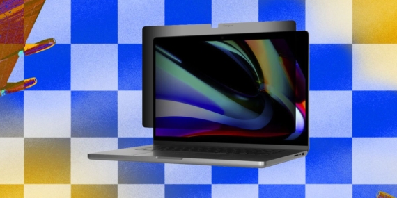 Layar Privasi MacBook Ini Benar-Benar Mengubah Cara Saya Bekerja di Depan Umum