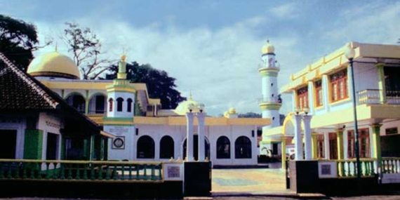 Pondok Pesantren Suryalaya: Bertahan dari Serangan DI/TII, Raih Kalpataru, dan Bina Korban Narkoba