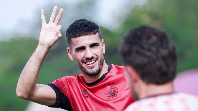loyalitas-dan-totalitas-berujung-manis,-kiko-carneiro-dikontrak-persik-hingga-2028?