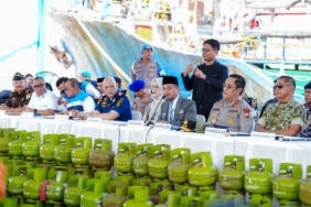 polda-sulsel-bongkar-penyelundupan-bbm-subsidi-ke-kalteng