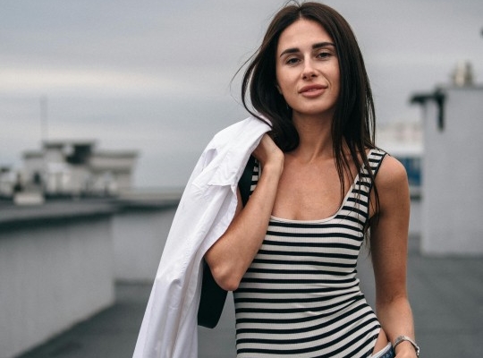 7-cara-padu-padan-atasan-stripe-agar-penampilan-stylish