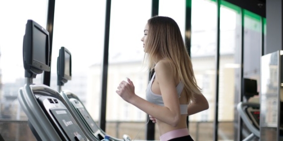 7 Manfaat Incline Treadmill Walking yang Perlu Kamu Ketahui