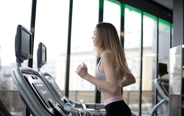 7-manfaat-incline-treadmill-walking-yang-perlu-kamu-ketahui