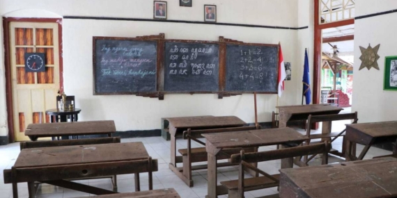 Kurikulum di Meja Perjamuan