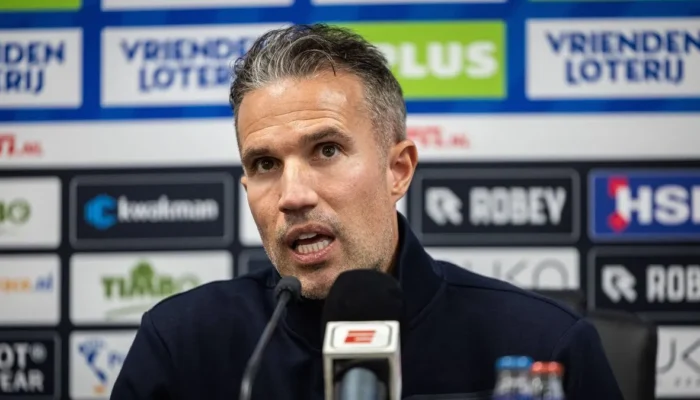 van-persie-dipecat-feyenoord-usai-finish-di-posisi-kedua