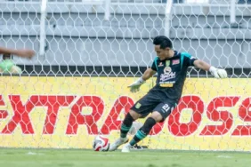 ernando-ari-lanjutkan-pengabdian-bersama-persebaya-surabaya
