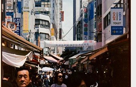 Seoul Diary – Eléonore Guichard and the LomoChrome Classicolor ISO 200