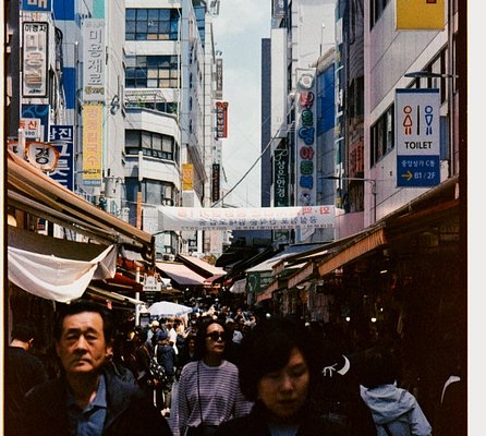 seoul-diary-–-eleonore-guichard-and-the-lomochrome-classicolor-iso-200