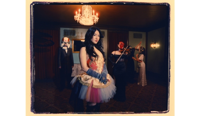 emei-rilis-ep-night-at-the-opera:-sisi-teatrikal-dan-diss-track-noah