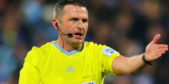 FIFA Coret Wasit Michael Oliver dari Piala Dunia 2026