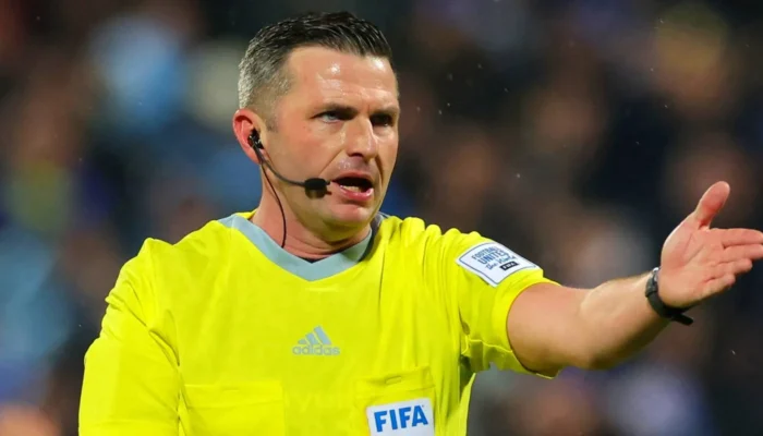 fifa-coret-wasit-michael-oliver-dari-piala-dunia-2026