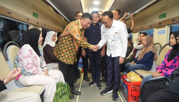 luncurkan-rel-ekonomi-rakyat,-ka-cikuray-jadi-penghubung-petani,-umkm,-dan-pusat-ekonomi-nasional